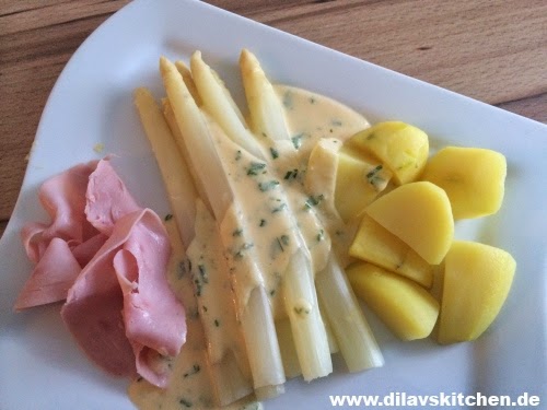 Selbstgemachte Kräuter-Hollandaise mit Joghurt