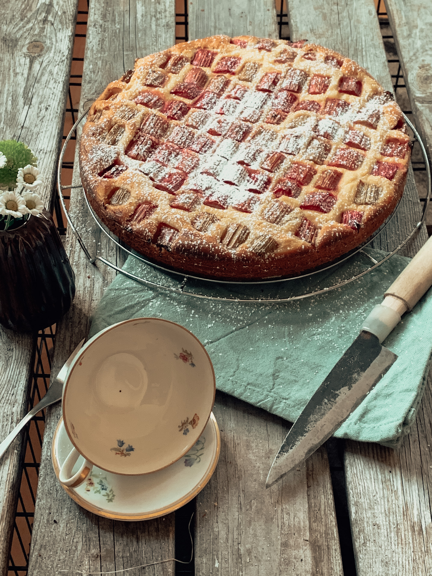 Veganer Rhabarberkuchen mit Puddingcreme - Minime.life Veganer Rhabarberkuchen mit Puddingcreme - Minime.life